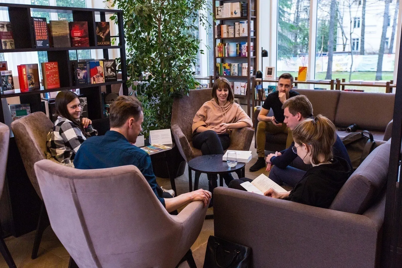 Книжный клуб «Собеседник» в Центральной библиотеке — Попутчики и компания, Кострома