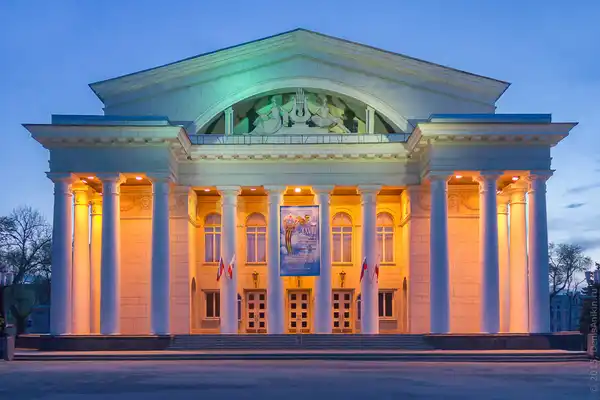 Театральная площадь
