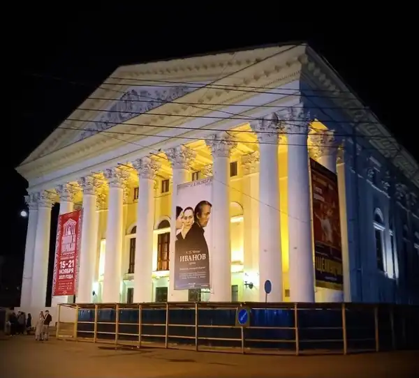 Театральная площадь