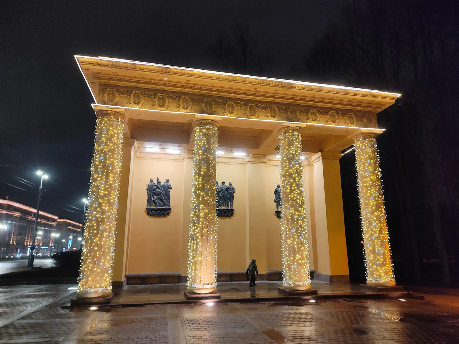 Главный павильон Московского парка Победы