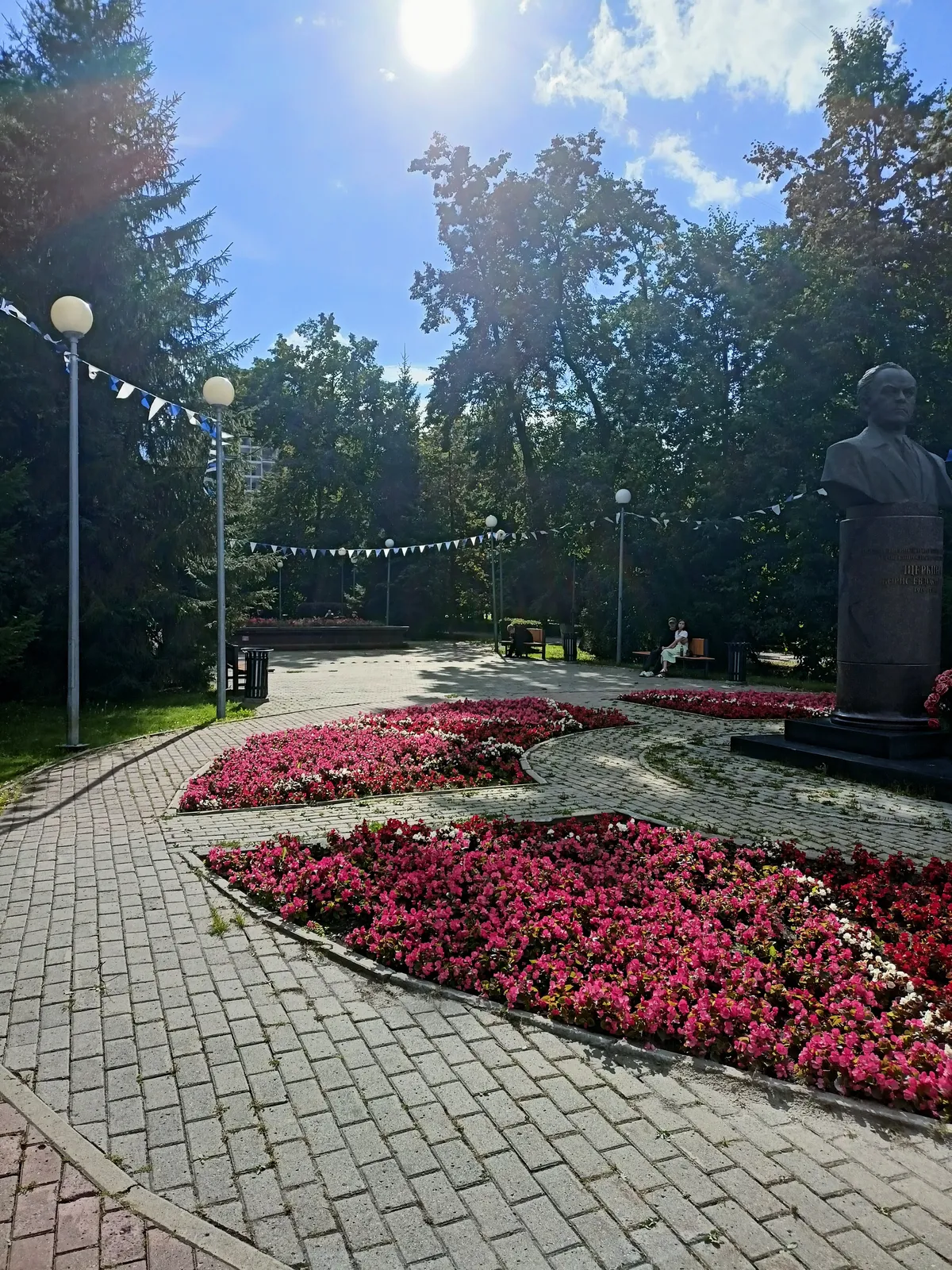 Сквер Немцова