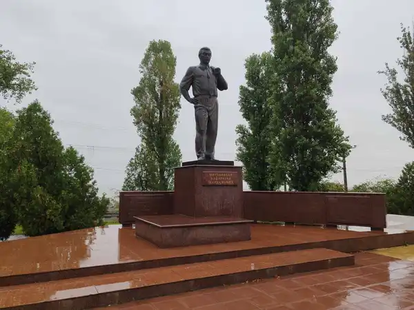 Сквер имени Абдуразака Мардановича Мирзабекова