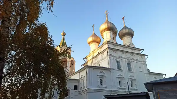 Храм святых равноапостольных Константина и Елены