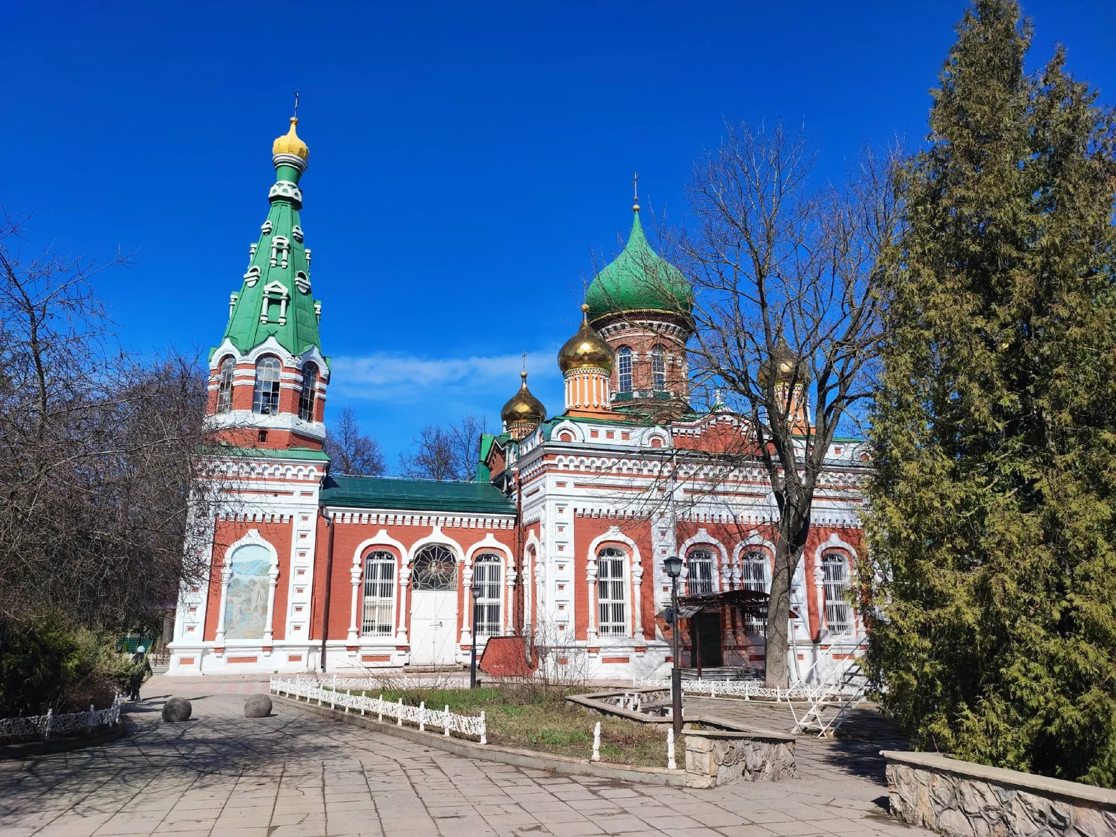 Храм Двенадцати Апостолов