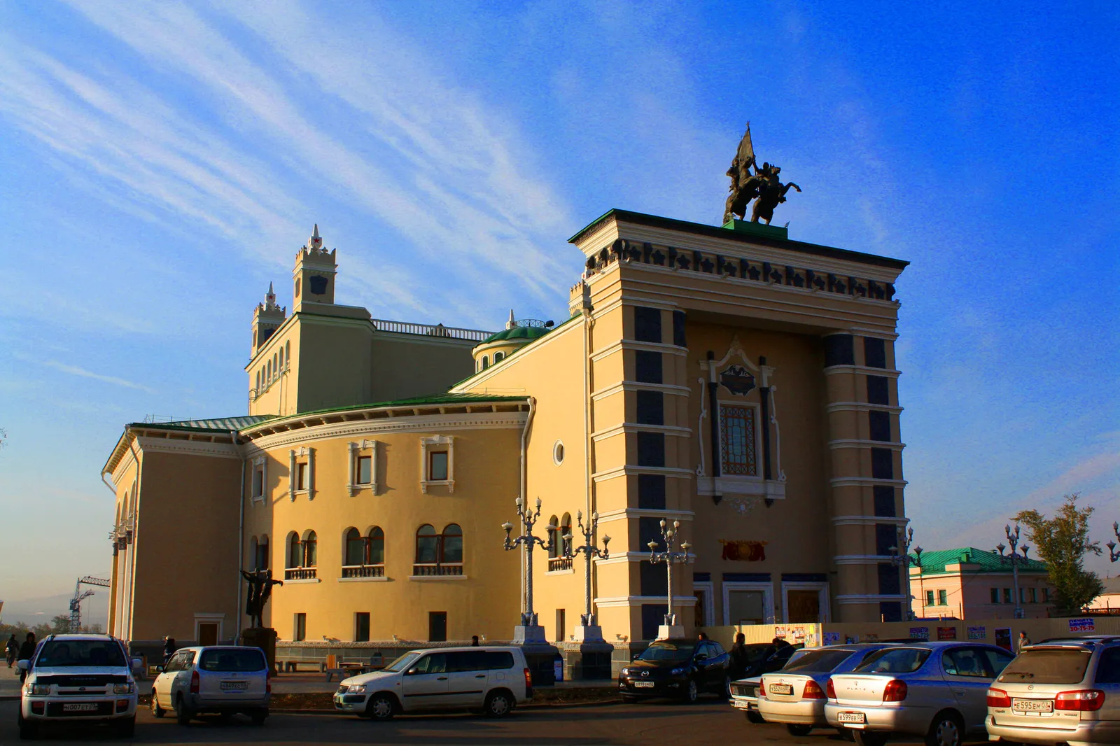 Театральная площадь им. Лхасарана Линховоина, фото 2