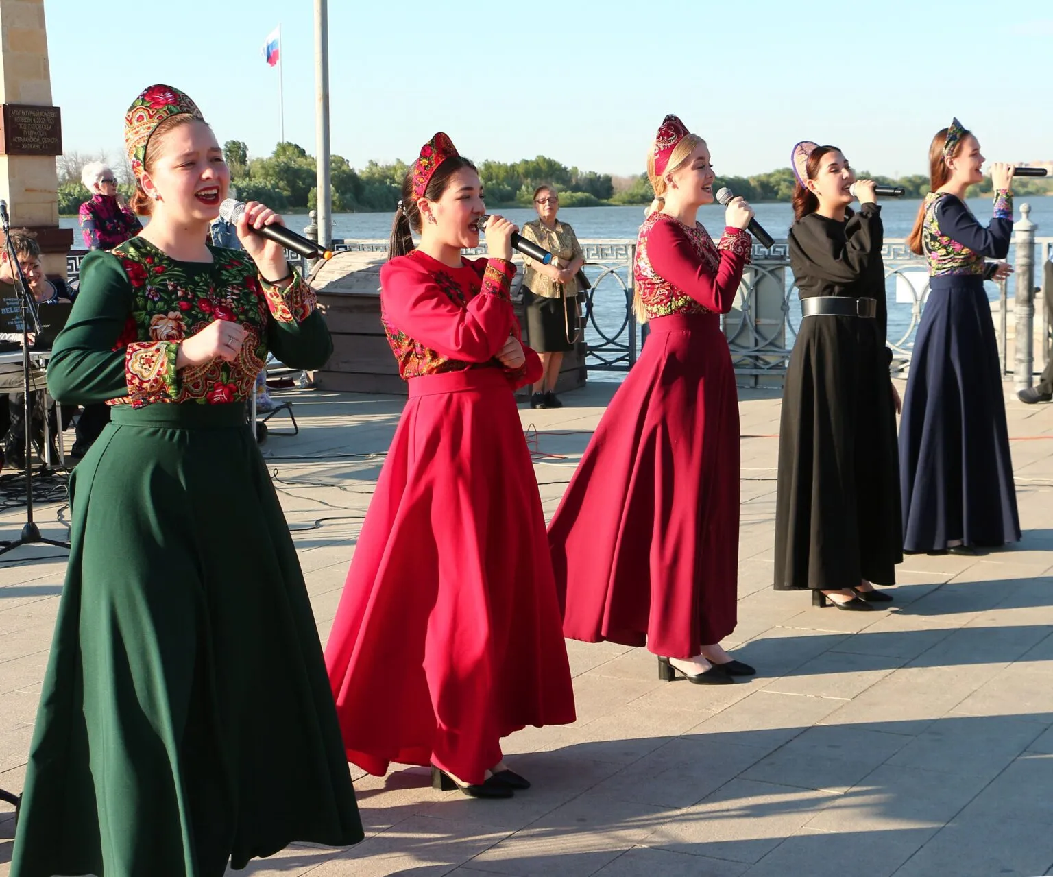 Концерт «Русские вечерки» на Петровской набережной — Концерты и музыка, Астрахань