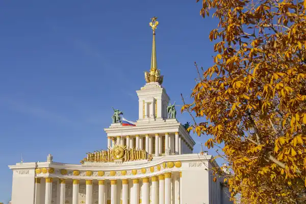 Обзорная экскурсия по выставке «Искусство сцены. Академическая живопись» — Экскурсии и прогулки, Москва