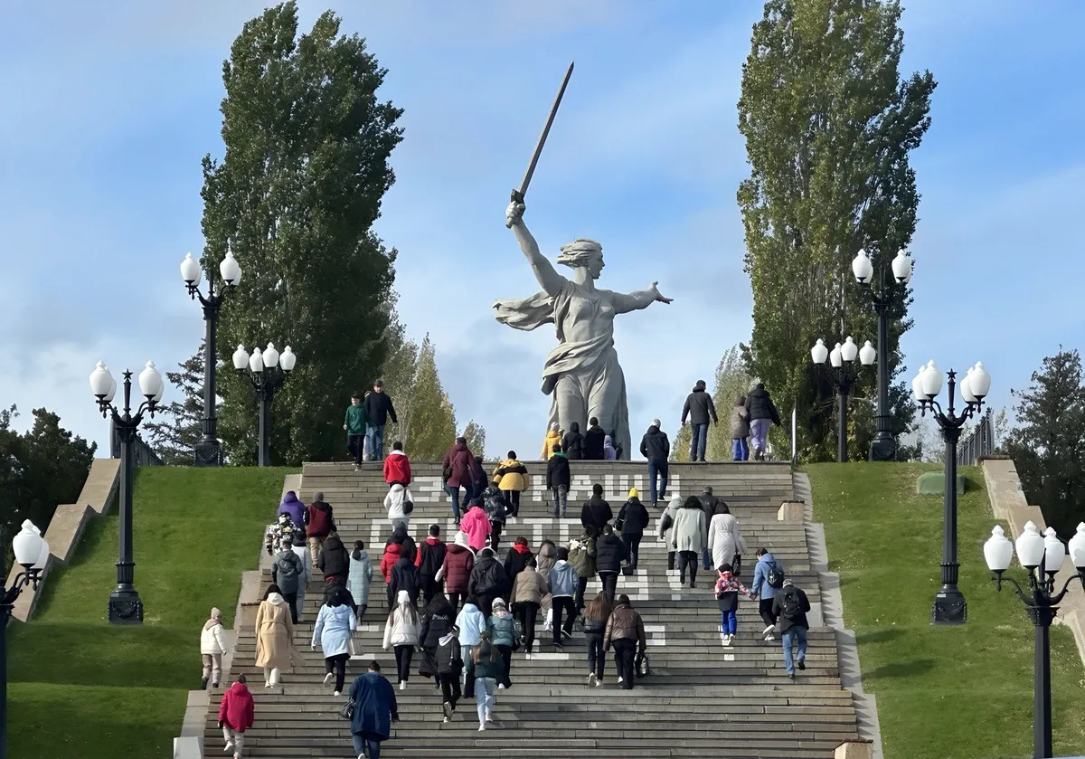 Экскурсия «Обзорная экскурсия по центру Волгограда и Мамаеву кургану» — Экскурсии и прогулки, Волгоград