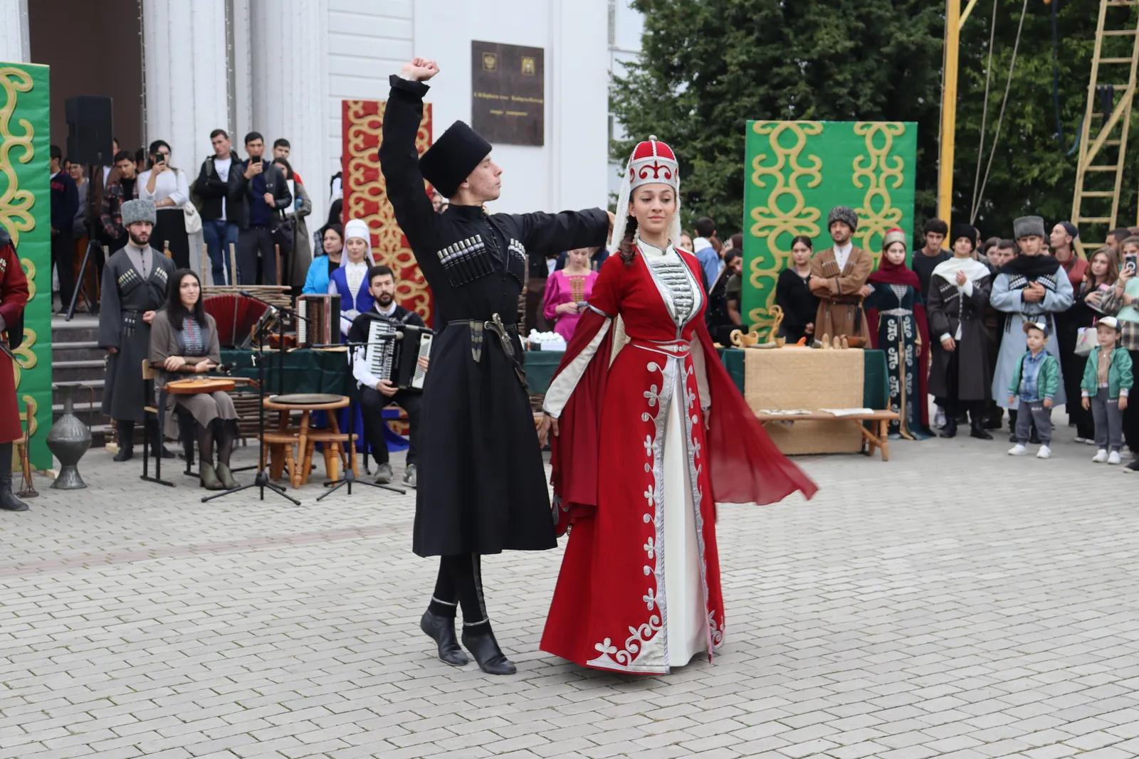 Фестиваль «Праздничный вечер ко Дню адыгов (черкесов)» — Фестивали и ярмарки, Нальчик