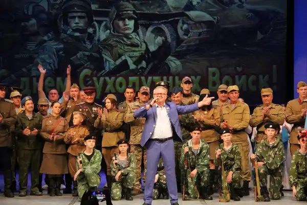 Концерт ко Дню сухопутных войск с участием патриотических клубов и ветеранских — Концерты и музыка, Тольятти