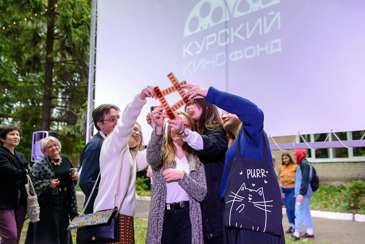Экскурсия «Киноквартирник на Зелёной»: фильм «И на камнях растут деревья» — Театры и кино, Курск