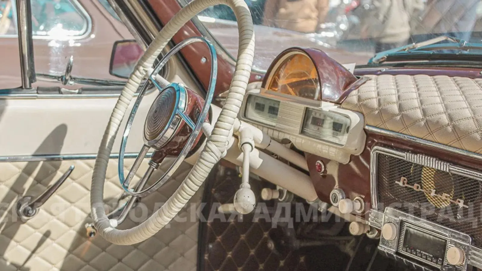 Праздничное мероприятие ко Дню города у Брянского цирка: выставка — Городские события, Брянск