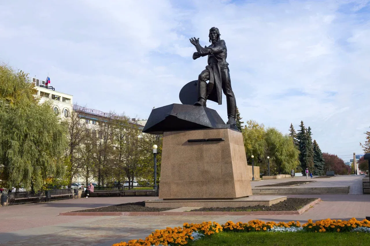 Пешеходная экскурсия «Храним память героев» по Аллее Славы — Экскурсии и прогулки, Челябинск