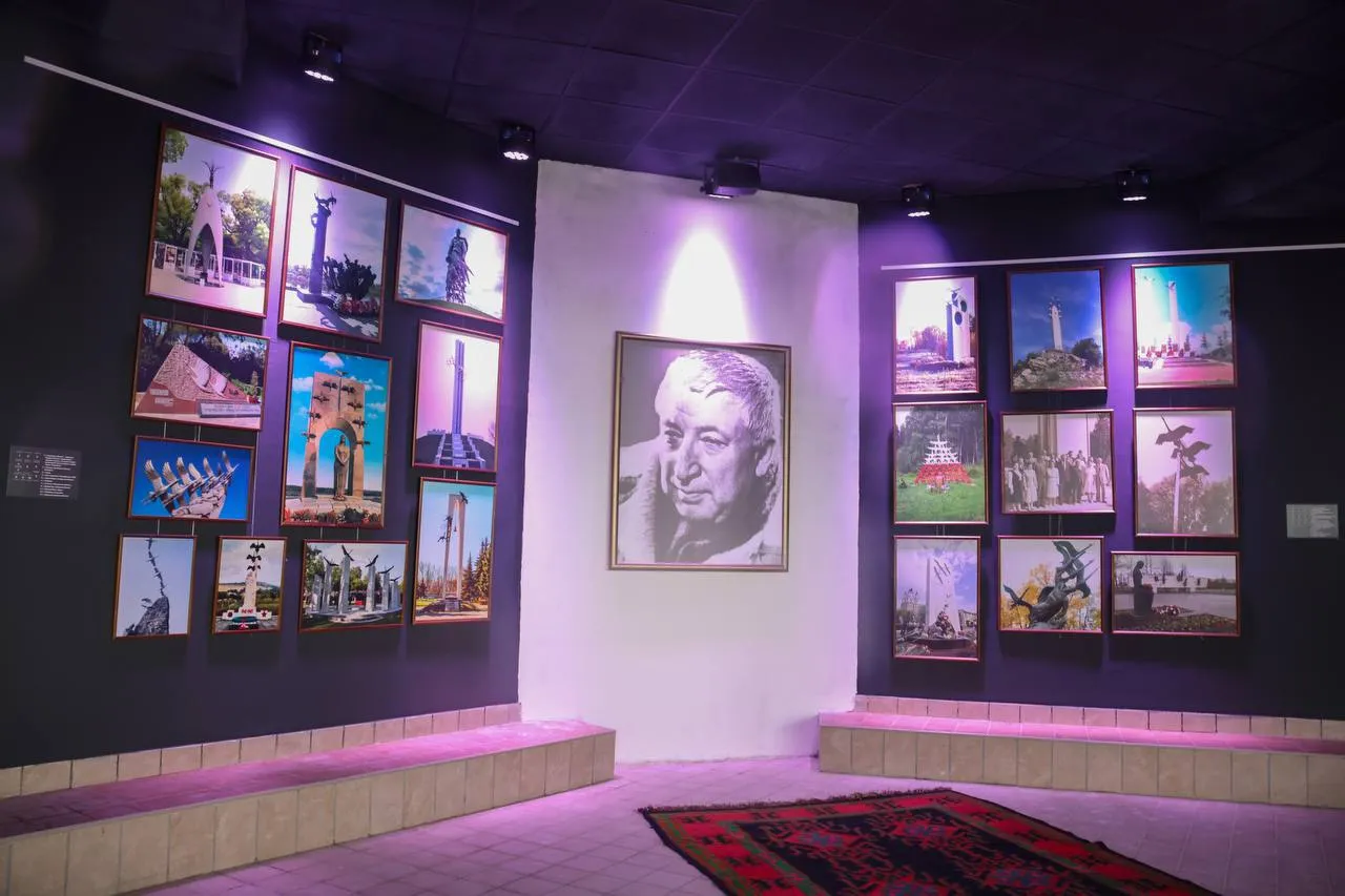 Вернисаж фотовыставки «Журавли Расула Гамзатова» — Выставки, Махачкала