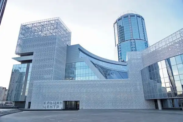 Новогодний своп одежды в Атриуме Ельцин Центра — Городские события, Екатеринбург