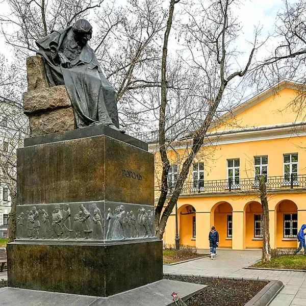 Экскурсия «От Гоголя до Горького. Литературная Поварская» — Экскурсии и прогулки, Москва