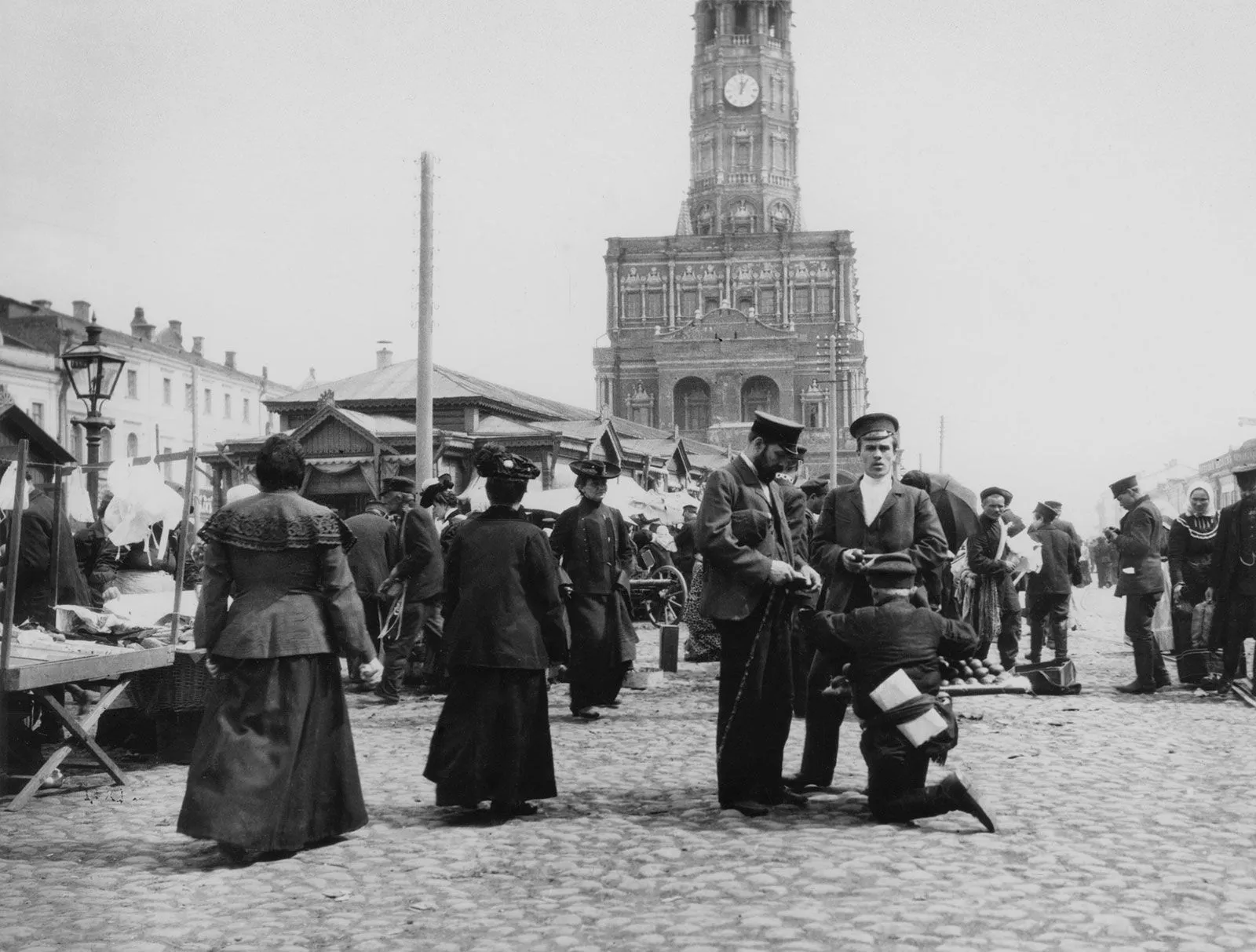 Уличная фотовыставка «Первый город мира» к 100-летию книги «Москва и москвичи» — Выставки, Москва