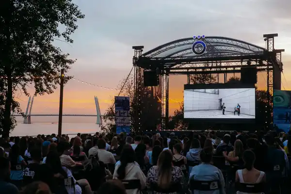 Показ независимого кино «Очи» в проекте «Кинотеатр у моря» — Театры и кино, Санкт-Петербург