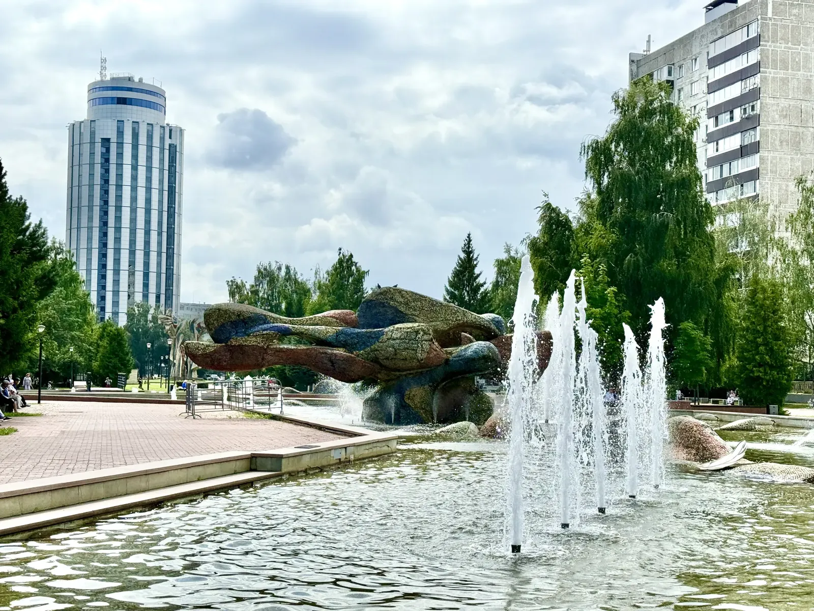 Пешеходная краеведческая экскурсия «Древо жизни Ильдара Ханова» — Экскурсии и прогулки, Набережные Челны