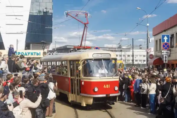 Осенний парад ретротрамваев ко Дню города — Городские события, Москва