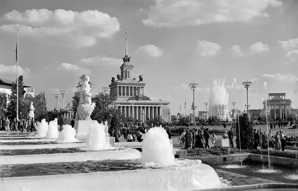 Ретро-программа «Москва дворами: атмосфера 1950-х годов» на ВДНХ — Городские события, Москва